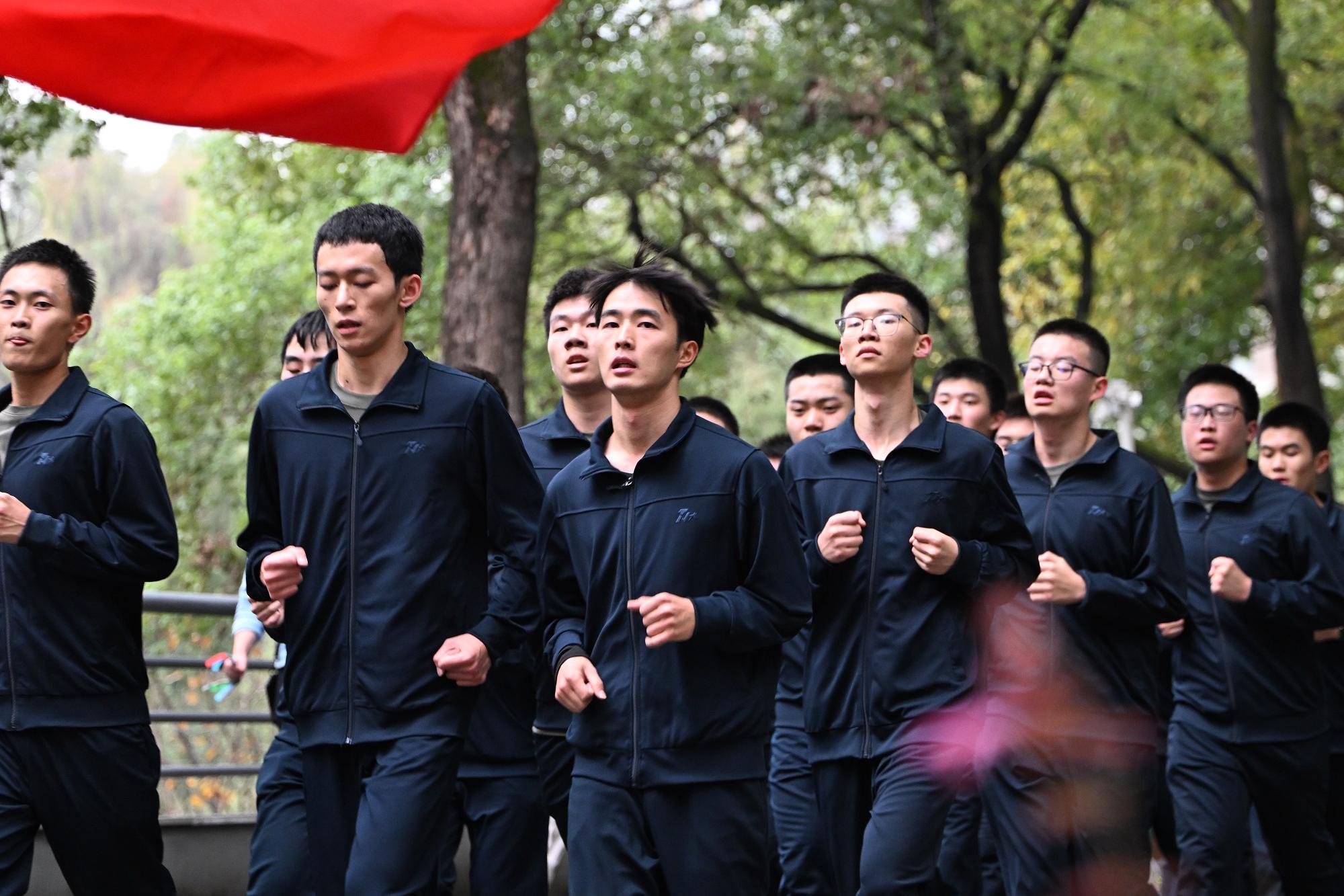 文件名称:12月6日,金年会jinnianhuicom,5000余名师生校园健康跑。周久淞 摄JPG.JPG原图大小:0.27MB