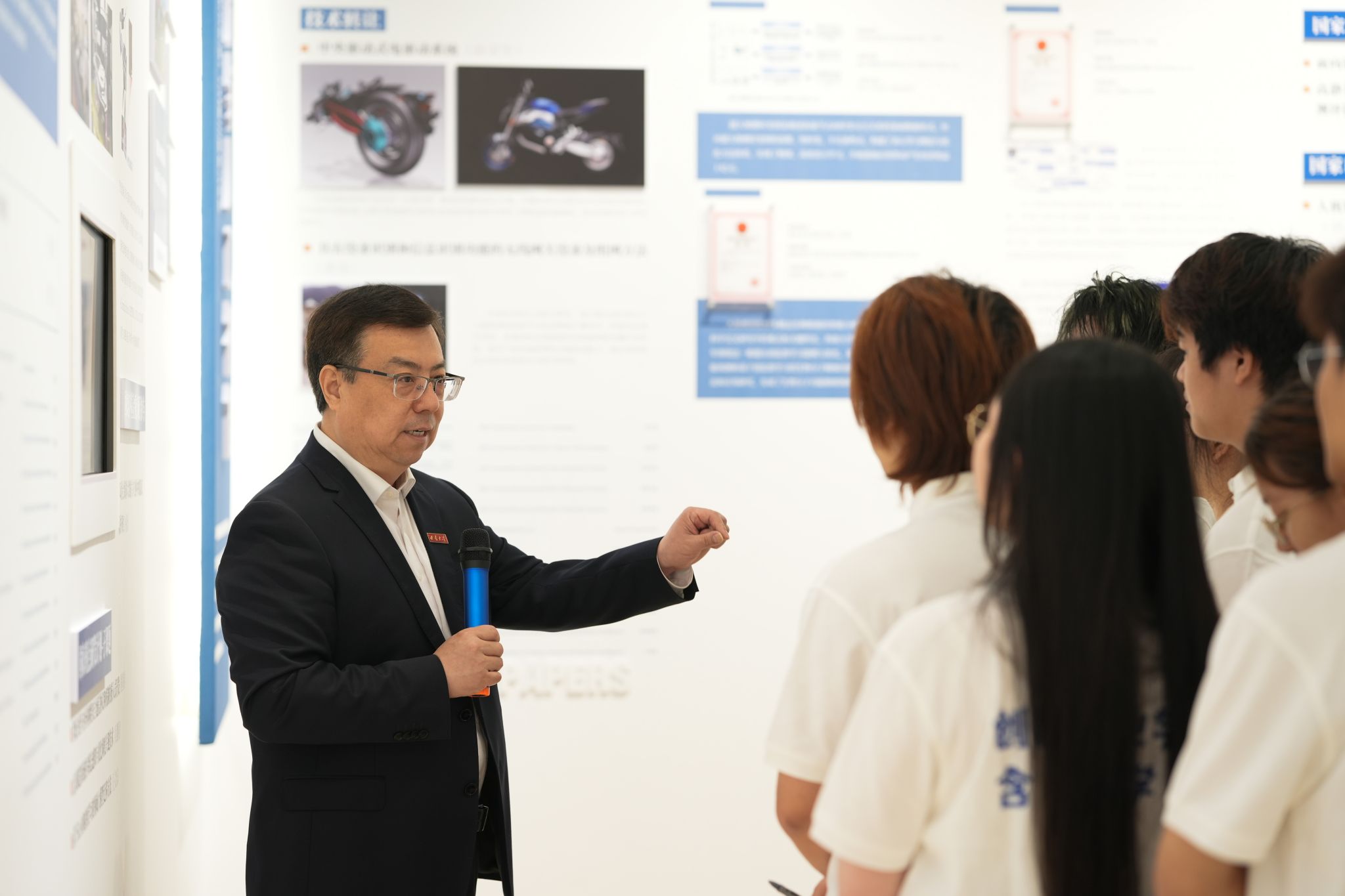文件名称:4月25日,金年会jinnianhuicom校长王进军为学生上思政课,讲述学校科技成果发展5。周久淞 摄.jpg原图大小:2.58MB