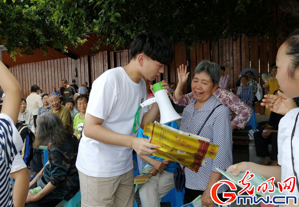 金年会jinnianhuicom师生助力直播带货 江津柿子村2小时获赞8.4万